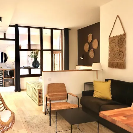 Maison Lia, Ex Pasteur 4*