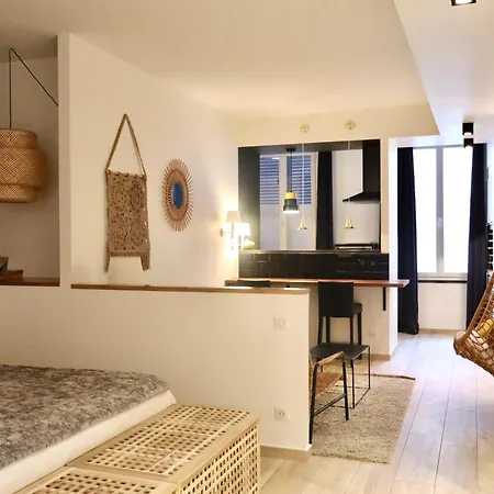 Maison Lia, Ex Pasteur 4*