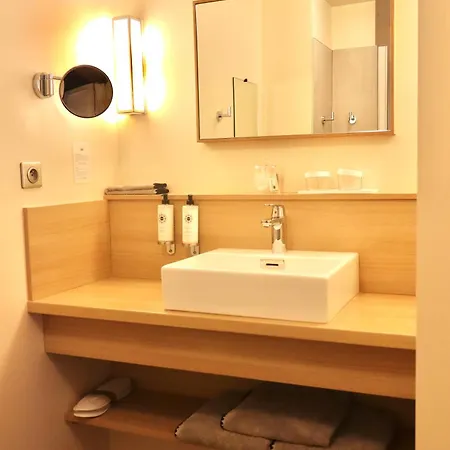 Otel Maison Lia 4*