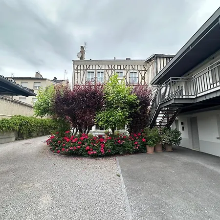 Maison Lia, Ex Pasteur 호텔 4*