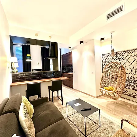 Maison Lia, Ex Pasteur 4*