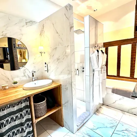 Maison Lia, Ex Pasteur فندق 4*