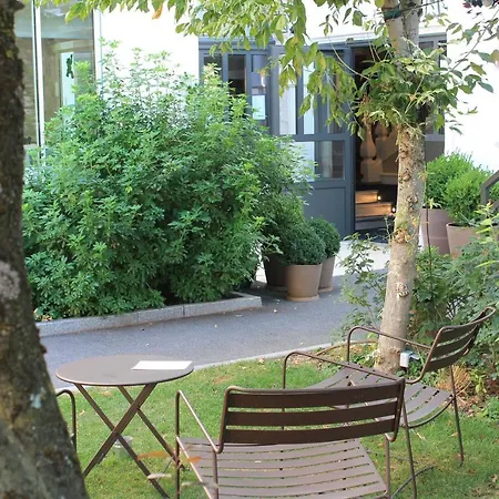 Maison Lia, Ex Pasteur מלון 4*